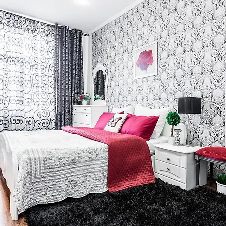 4kh Komnatnyie Apartamienty Karla Marksa 7 Apartament *