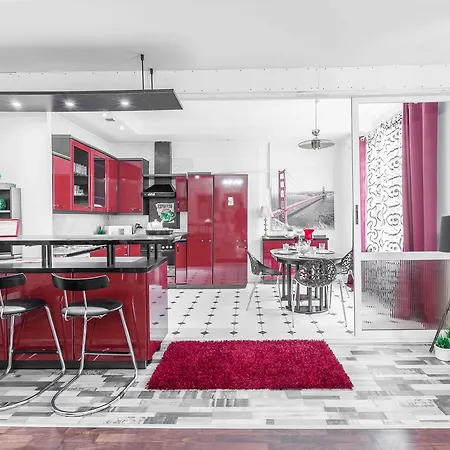 4kh Komnatnyie Apartamienty Karla Marksa 7 Apartament *