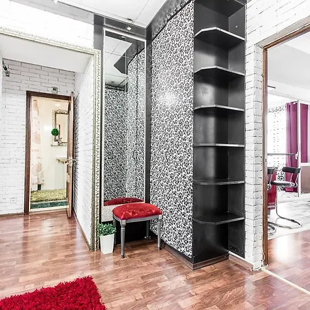 4kh Komnatnyie Apartamienty Karla Marksa 7 Apartament