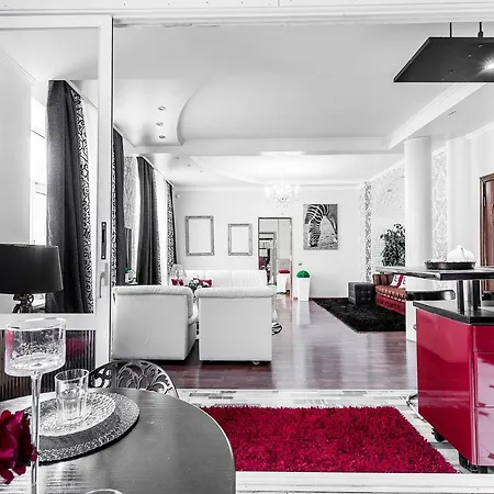 4kh Komnatnyie Apartamienty Karla Marksa 7 Apartament *