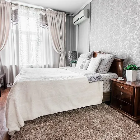 4kh Komnatnyie Apartamienty Karla Marksa 7 * Mińsk
