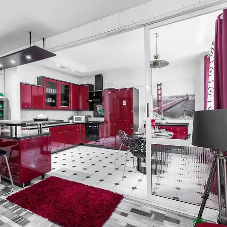 4kh Komnatnyie Apartamienty Karla Marksa 7 Apartament *